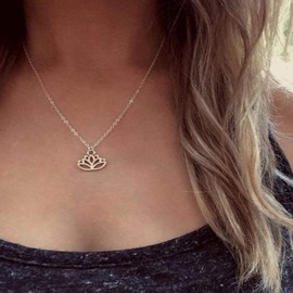 TseenYi Lotus Pendant Necklace Star Moon Pendant Adjustable Yoga Clavicle Chain Jewelry for Women and Girls (Gold)