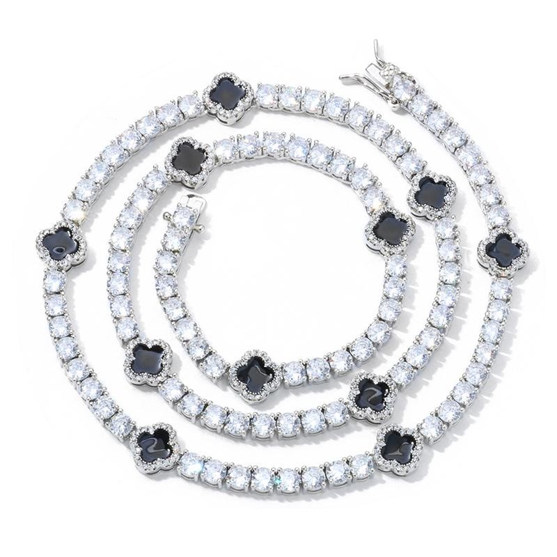 Luxury Minimalist Diamond-Encrusted Four-Leaf Clover Necklace bracelet message seller Elegant