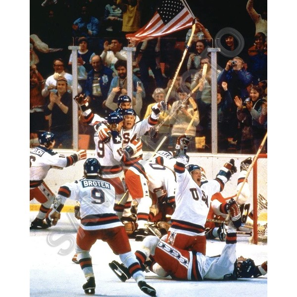 SPORTSPHOTOSUSA 1980 USA Olympic Gold Medal Hockey Team Miracle On Ice Unsigned 11X14 Photo