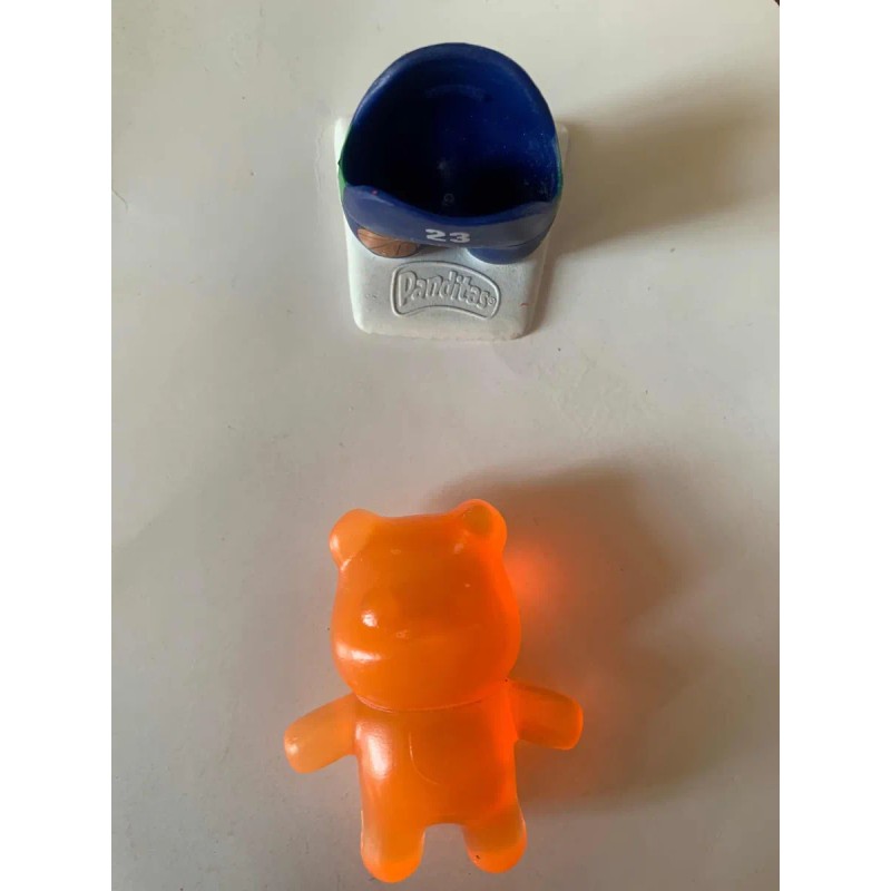 3 Muñecos Panditas Plak Figura Anaranjada Modelo Basketball (Usado)