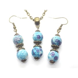 Set aus Ohrringen und Halskette aus Bronze mit Anhänger aus blau und violett gefärbten weißen Jade-Perlen und tibetischen Perlen.