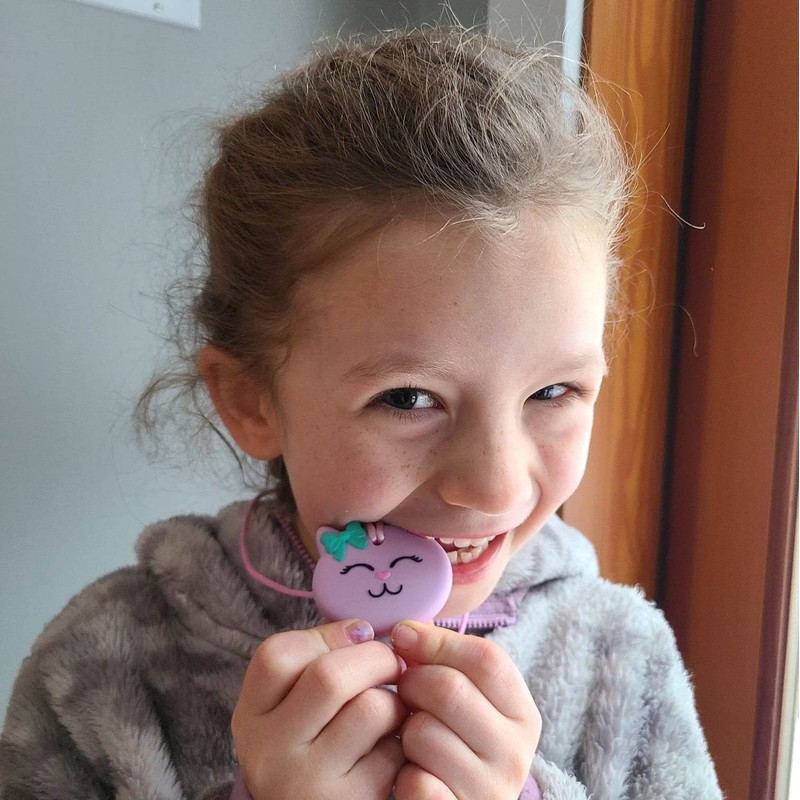 Munchables Cat Chew Necklace – Chewy Sensory Jewelry (Purple)