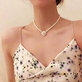 Allereya Vintage Pearl Necklace Pearl Camellia Choker Necklace Flower Camellia Pendant Necklace Faux Pearl Choker Necklace Jewellery for Women and Girls