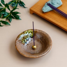 Asayu Japan Incense Stick Holder - Wabi-sabi - For Sticks 10 cm, Made in Japan, Traditional Ceramic, Includes Removable Brass Stand - For Yoga, Meditation and Relaxation (Brown)
