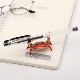 2PCS New Japanese Creative Cute Crab Pen Holder Weightlifting Crabs Pen Stand Pen Holder for Desk Stationery Gift for Pen Lovers, Shopwindow, Office (Green+Blue)
