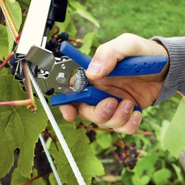 Rapid C50 Steel Hog Rings, 4,200 pcs, For Securing Branches And Vine Shoots, For LIG150 Vine Pliers.