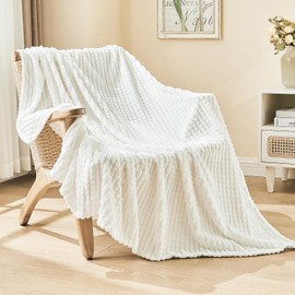 EMME Cuddly Fluffy Blanket, 3D Touch Experience, 150 x 200 cm, Fleece Blanket, Soft and Warm Wool Blanket, Throw Blanket for Sofa, Bedspread and Couch, White