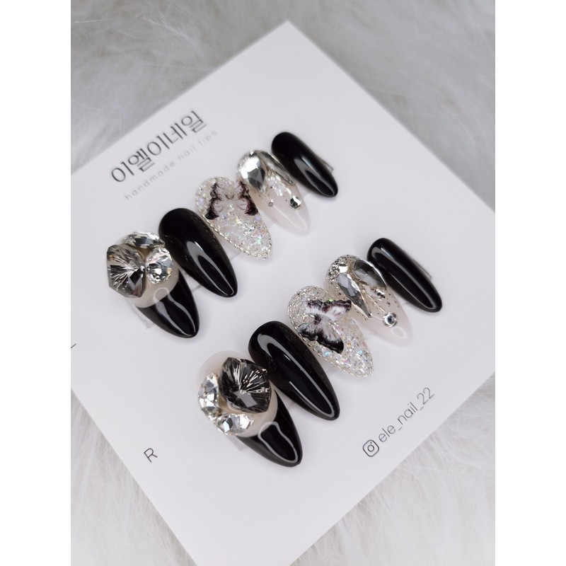 Black Navillera Pixie Handmade Nail Tip - Almond / 블랙나빌레라픽시