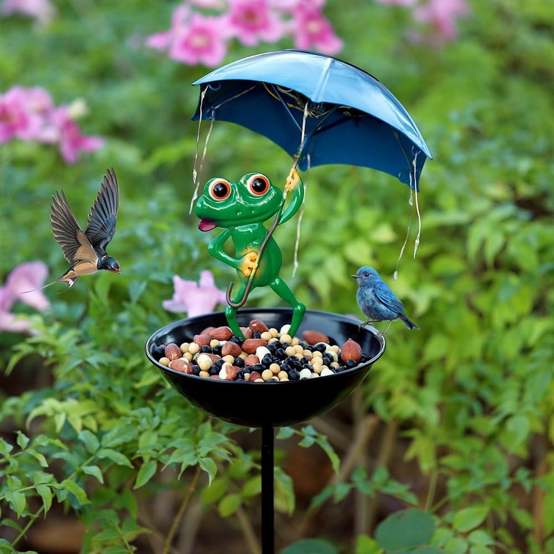 YZYOE Solar Powered Frog Holding an Umbrella Feeding Light, Garden