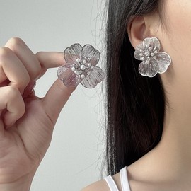 Boho Gold Flower Earrings for Women Dainty Big Pearl Floral Stud Earrings Lightweight Cubic Zirconia Petal Statement Earrings Trendy Jewelry Gifts (Silver)