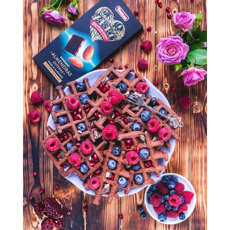 Torras Zero Schokolade, Schokolade ohne Zuckerzusatz, Weiße Schokolade mit Erdbeerstückchen,