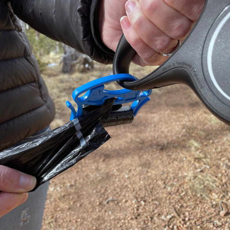 New Bag-N-Go Ultra Slim Bag Holder For Leash-One-Handed Operation- Keeps