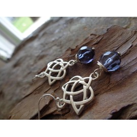 ⊹⊱❁ LILA VIOLETTE FACETTIERTE KRISTALLE & VERSILBERTER KELTISCHER KNOTEN ❁⊰⊹ einmalige Ohrringe mit formschönen 925 Silber Haken