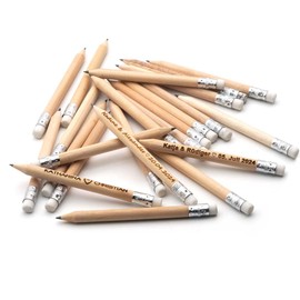 Personalisierte Bleistifte mit Namen | graviert, personalisiert, individuell | 10cm lang aus Holz | Hochzeit, Geburtstag, Gäste, Geschenk (mit Gravur 1 Stück)