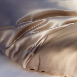 bene-sleep® Silk Pillowcase - 100% Mulberry Silk (22 momme) - Wrinkle Reducing, Hypoallergenic & Sustainable - Anti-frizz Cushion Cover Made of Real Natural Silk for Skin & Hair (Rose Gold, 50 x 70