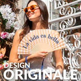 Fisura – Ventaglio originale con messaggio “La vida es bella”. Accessorio pieghevole in legno moderno e colorato con righe gialle. Laccetto incluso. Idea regalo simpatica. Dimensioni 42,5 x 23 cm