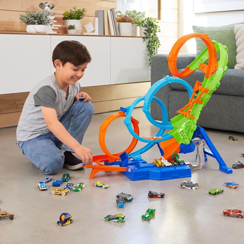 Hot Wheels Track Set with 4 Loops, 3-Way Crash Zone