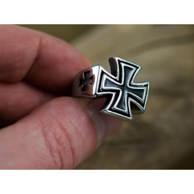 Fly Style Stainless Steel Iron Cross Signet Ring for Men
