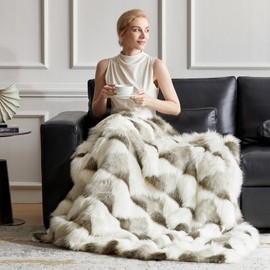 TINA'S HOME Faux Fur Throw Blanket for Couch - Fuzzy Fleece Blankets, Luxury Thick Soft Plush Decorative Blankets for Sofa Bedroom Living Room 50 * 60 Inches Tricolor