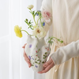 Irregular Heart Ceramic Vase, Aesthetic Vintage Floral Vase,Suitable for Dried Flower,Distinctive Decoration for Home Decor, Table, Living Room, Bookshelf