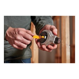 DeWALT 6:1 Chalk Reel 30m/100ft line clutch for smooth line release reduced jams extra-large flip cap easy refill 1/4 turn cap provides a secure fit Fitted with a nesting line hook for compact storage