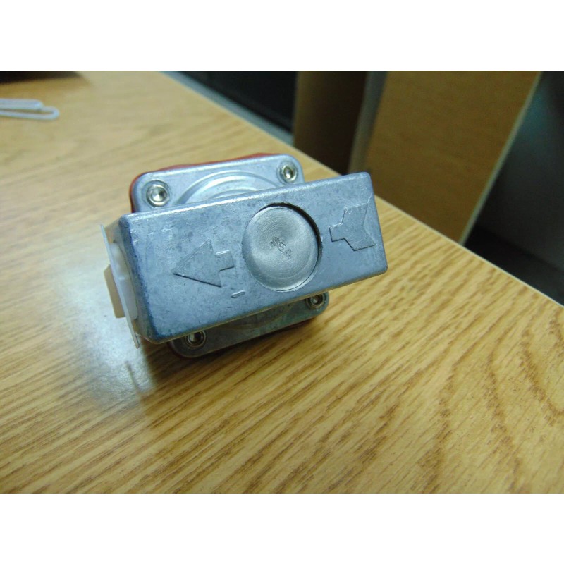 HARPER - WYMAN NATURAL GAS PRESSURE REGULATOR 1/2 3.5
