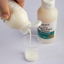 Mont Marte Fabric Paint Medium Premium (8.5 US fl.oz), Textile Medium for Fabric Painting, Easy to Use, Prevents Flaking, Ideal for Clothes and Fabric Accessories, Homewares and More!