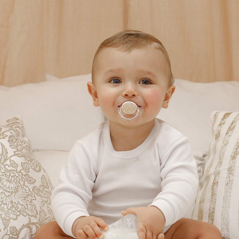 Suavinex Set De Biberon, Chupon Y Broche Couture, Blanco, Paquete