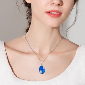 Midir&Etain Oval Daisy Locket Necklace That Holds 2 Pictures for Women Girls 18K Gold Over Silver Locket Necklace to Keep Someone Near to You