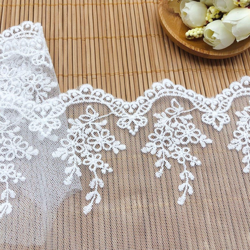 4 yardas de encaje de tul con bordado floral de