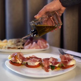 Luigi Bormioli Optima - Set of Oil and Vinegar Glass Dispensers - Stainless Steel Pourer Spouts - Set of 2 8.5 Oz Dispenser Bottles for Kitchen, Made in Italy.