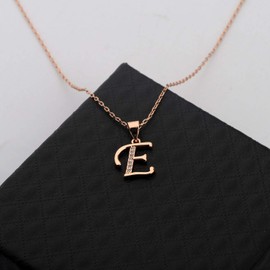 CHOORO Dainty Script Collar de Oro Rosa con 26 Letras del Alfabeto, Colgante de circonita, Collar con Nombre para Mujeres, niñas, Dama de Honor, Regalo de joyería