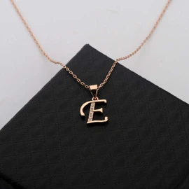 CHOORO Dainty Script Collar de Oro Rosa con 26 Letras del Alfabeto, Colgante de circonita, Collar con Nombre para Mujeres, niñas, Dama de Honor, Regalo de joyería