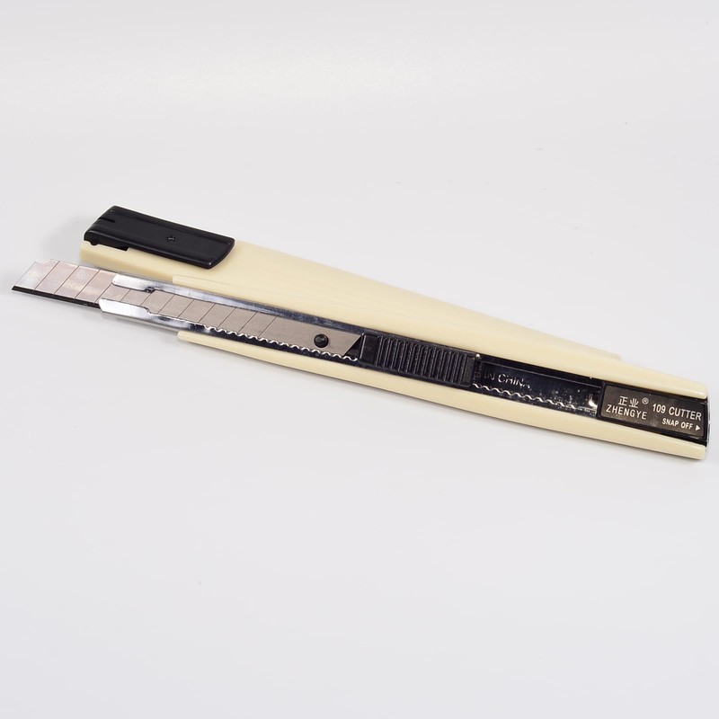 AHCHAY 2pcs Utility Knife 9mm 60 Degree Foil Blade Cutter