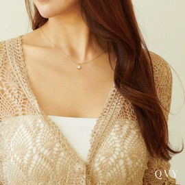 QVY - Collar solitario redondo de circonita cúbica para mujer, chapado en oro de 14 quilates, delicado día a día, collar con colgante de diamante de circonita cúbica [CZN-RD], 18 inch with 2 inch Extender, Chapado en oro, acero inoxidable, Circonia cúbic