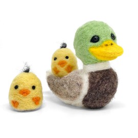 The Crafty Kit Company Duck & Ducklings Needle Felting Craft Kit for Beginners Including Corriedale Wool, Needles and Instructions