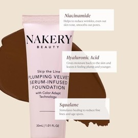Base de maquillaje Nakery 5 en 1 con cobertura total y acabado mate natural, adaptable a tonos de piel claro, medio y oscuro
