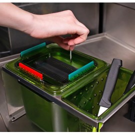 Soro Essentials- Set of 100 Restaurant Chlorine Sanitizer Test Strips- Chlorine Test Paper Strips 10-200 ppm Santizer Testing Strips for Sanitizing Solution Chlorine Test Restaurants Food Service