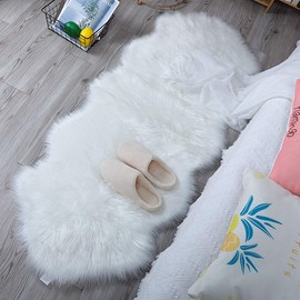 Yihaic Faux Lambskin Sheepskin Rug, Faux Fur in Super Soft Imitation Lambskin Carpet Longhair Fur Look Imitation Wool Bedside Rug Sofa Mat