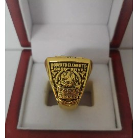 Roberto Clemente - Pittsburgh Pirates Commemorative Ring With Wooden Display Box