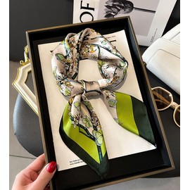 Muzly Women's Scarf, 27.6 x 27.6 inches (70 x 70 cm), Silk-like, Neckerchief, Square, Beautiful Bandana, Commute, Office, Casual, Travel, Gift, 4#Green