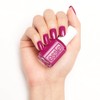 essie Nagellack mit deckendem und glänzendem Finish für farbintensive Fingernägel,