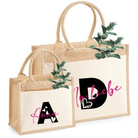 AMBERGER DESIGN by A&M Osterhage amd Jutetasche Valentin Geschenk-Tasche für Sie Initial Herzen Wunschname personalisiert in Größe S od M Nachhaltiger Jutebeutel