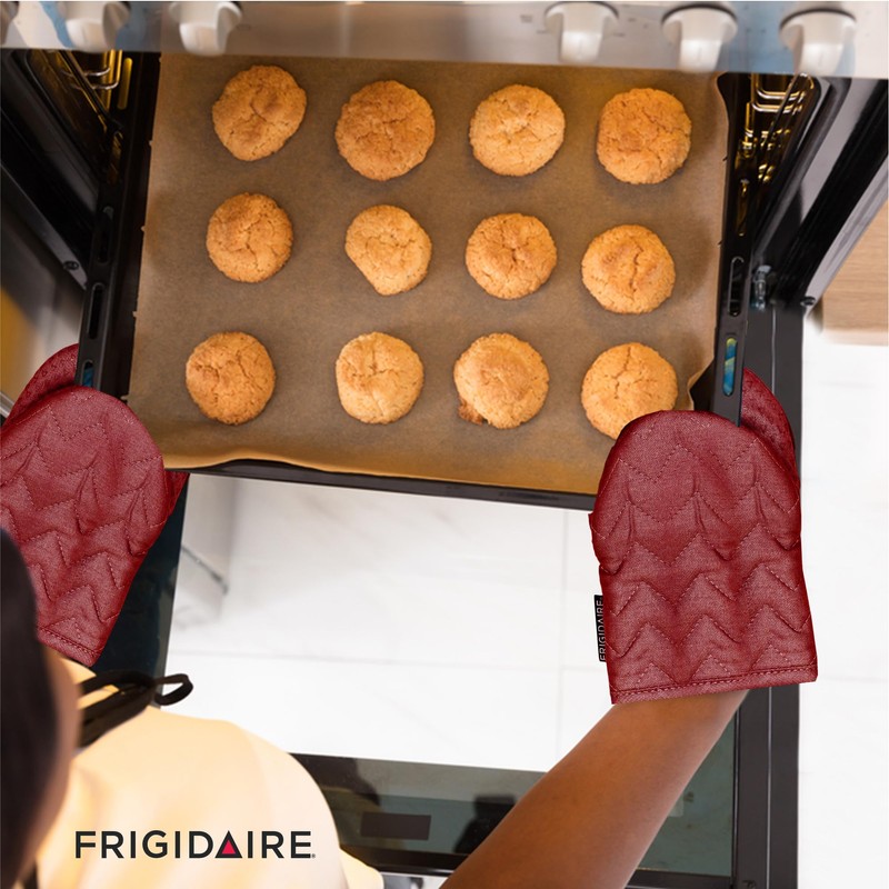Frigidaire Kelly 2-Pack Cotton and Neoprene Mini Oven Mitts, Heat