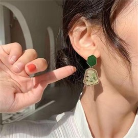 QLUYCKW Gemstone Oil Painting Hypoallergenic Earrings Retro Palace emerald Light luxury Dangle Drop Earrings for Women Mother Day Gift (Green)