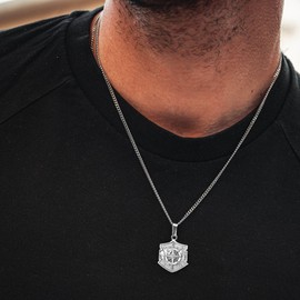 murtoo Compass Pendant Necklace for Men Women, Silver Gold Stainless Steel Mens Necklaces Chain with Compass, Stylish Jewelry Gift for Him Her (18+2 Inches, Silver, Shield)