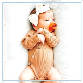 Simply Rubber Pacifiers - Shorter Nipple (Less Gagging) - Orthodontic - Small Newborn (0-6 mos) - Heart-Shape Shield - Natural Rubber Pacifier - One Piece - Handcrafted in Italy - 1-Pack