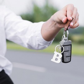 Initial B Silver Keychain Monogrammed Gift for Women Men Initials a to Z Letter Key Chain Alphabet Gift for Boyfriend Girlfriend Birthday Gift for Sisters Mom Daughter Son Christmas Gift for Grandson