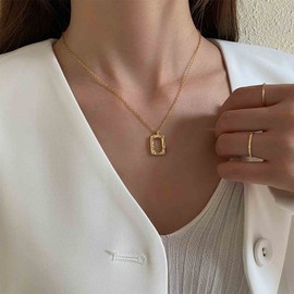 Yheakne Geometric Square Pendant Necklace Gold Layered Curb Chain Necklace Chunky Flat Chain Choker Necklace Hollow Square Necklace Jewellery for Women and Girls (Gold), Metal