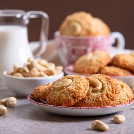 Yupik Roasted Unsalted Cashews, Butts, 2.2 lb (35.2 oz), Gluten-Free, Kosher, Vegan, Broken Nuts, Crunchy Cashew Pieces, No Added Salt, Lightly Roasted, Source of Protein & Iron, Savory Snacks